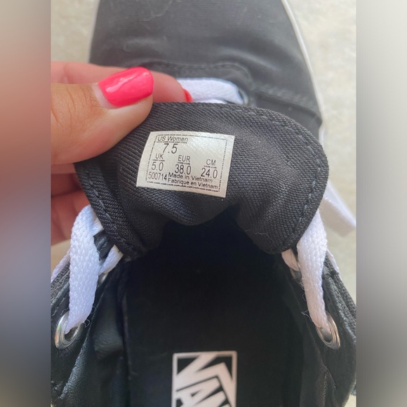 Women’s Vans - Picture 7 of 7